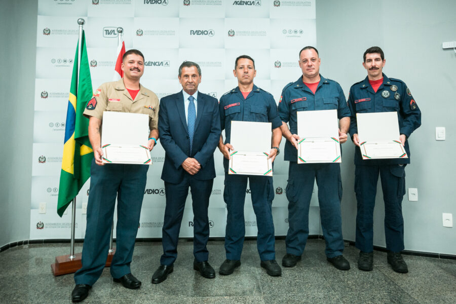 Sargento Ernani, deputado Julio Garcia e os cabos Carneiro, Santos e Flores