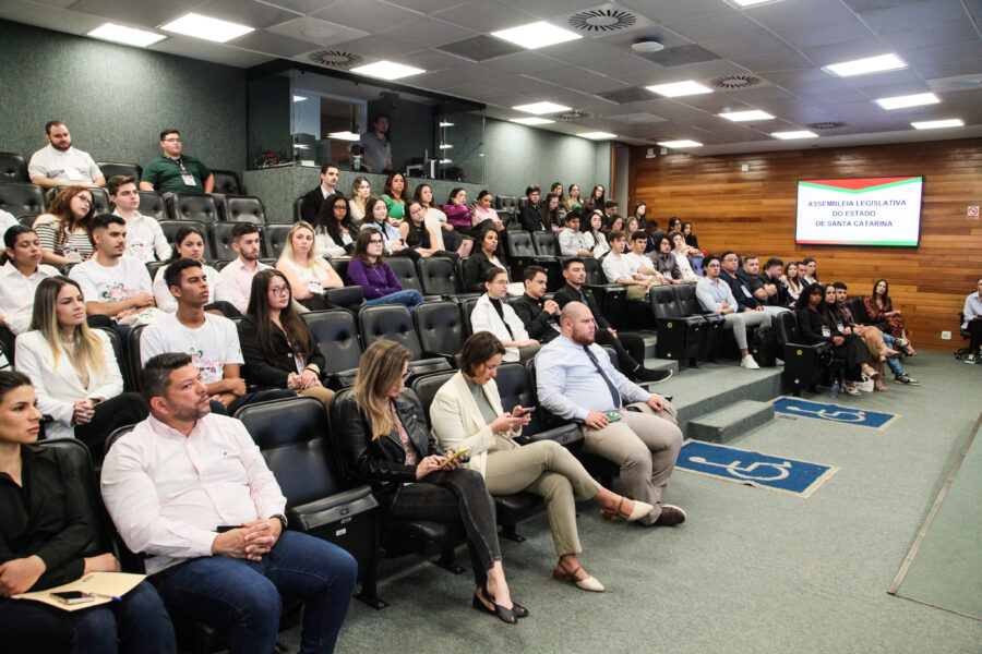 Atividades do programa com estudantes universitários foram desenvolvidas no decorrer desta semana
