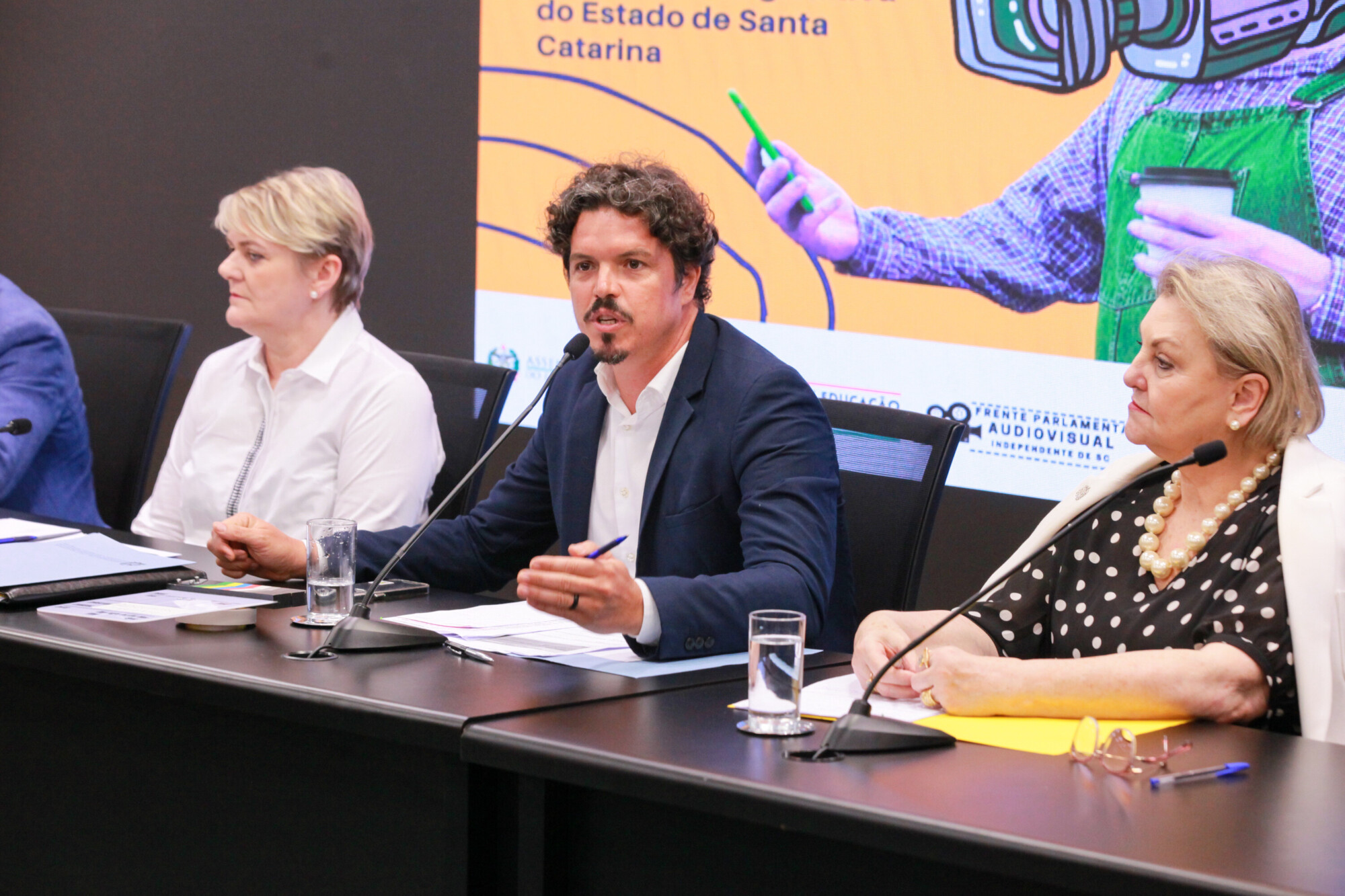 - Deputada Luciane Carminatti (PT)
 - Deputado Marquito (PSOL)