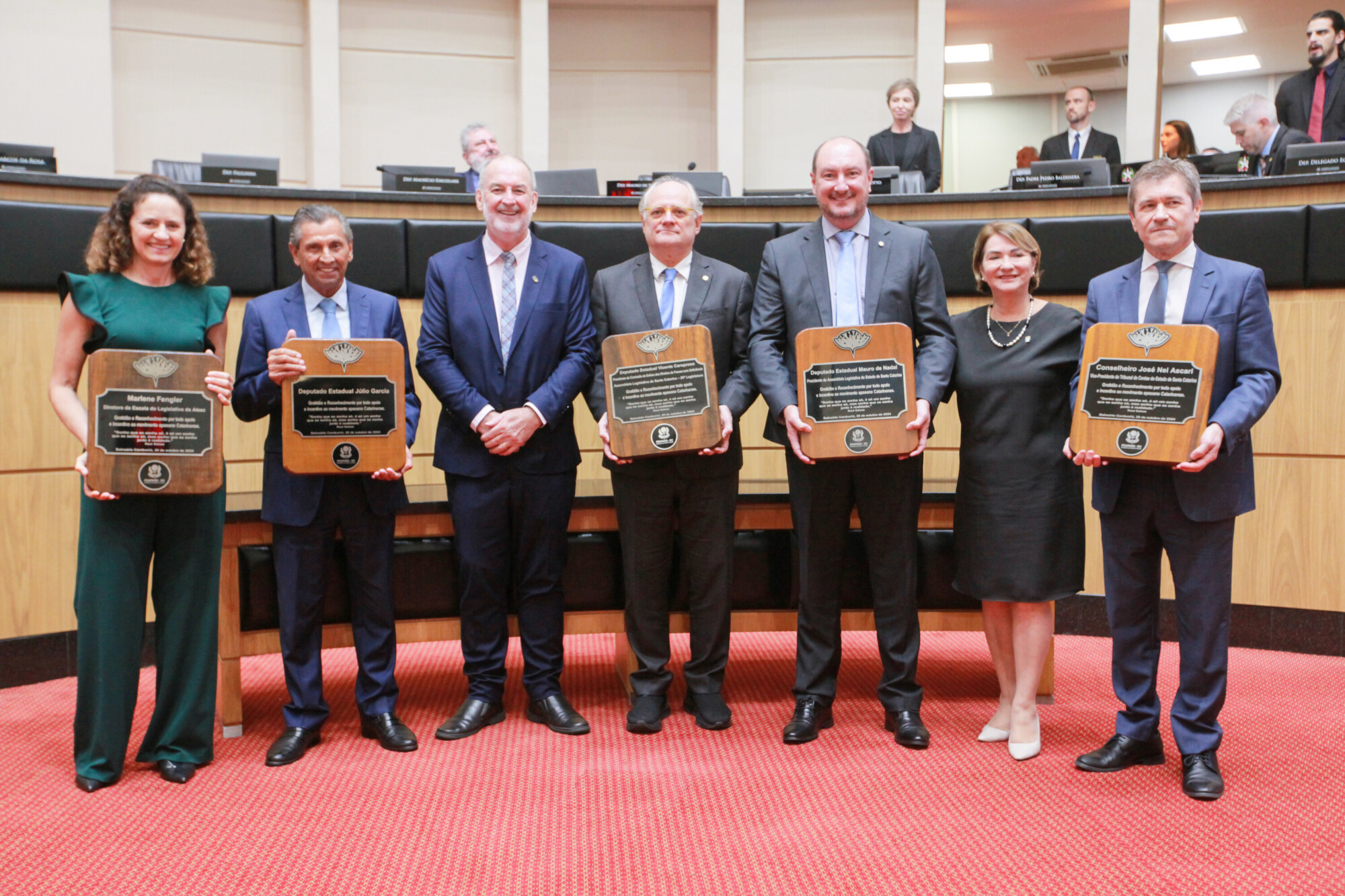Federação das APAES entrega homenagens a Deputados