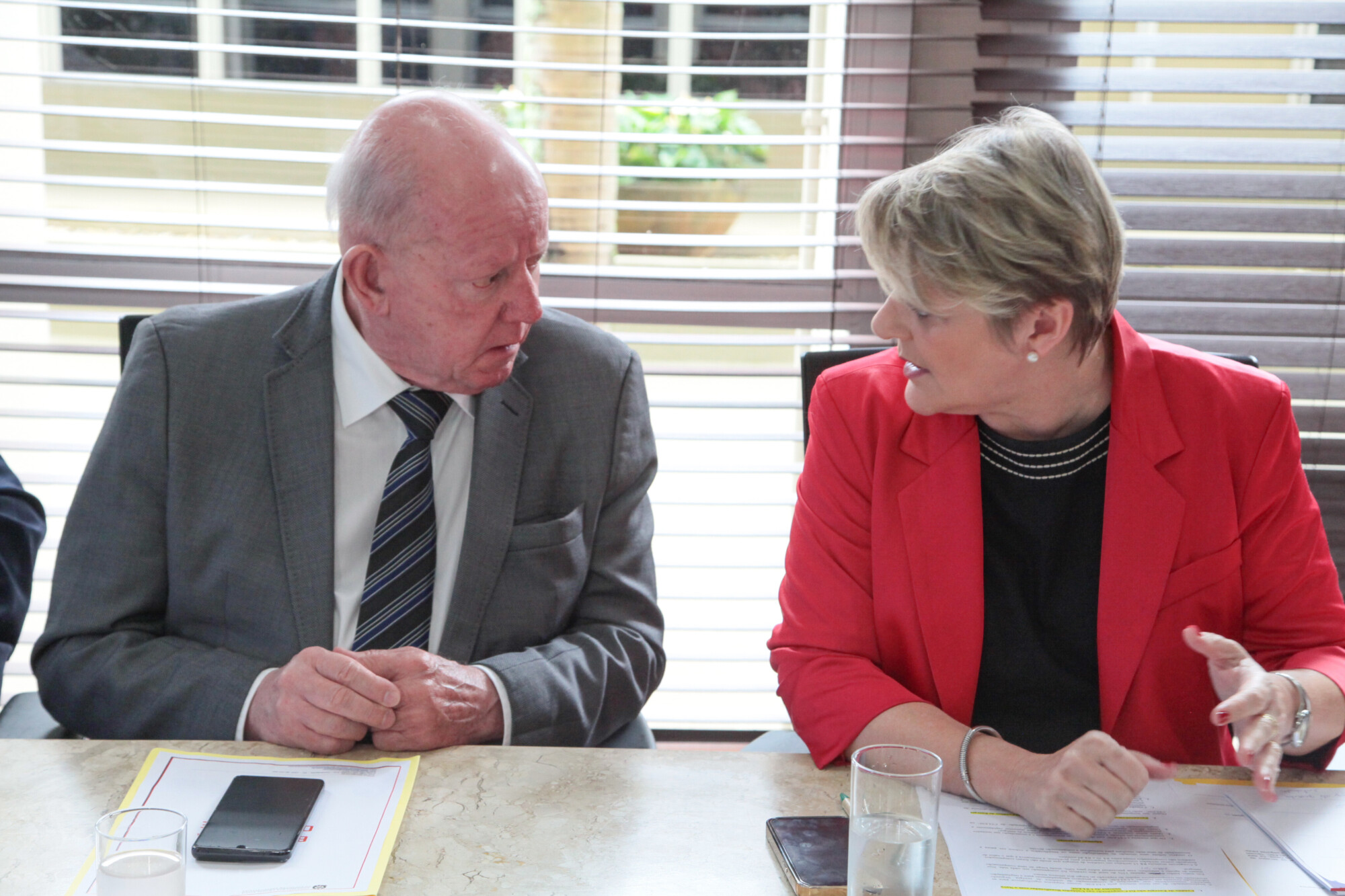 - Deputado Marcos Vieira (PSDB)
 - Deputada Luciane Carminatti (PT)