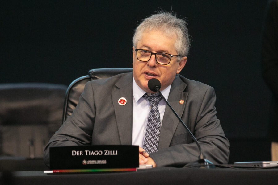 Presidente da Comissão de Assuntos Municipais, deputado Tiago Zilli.