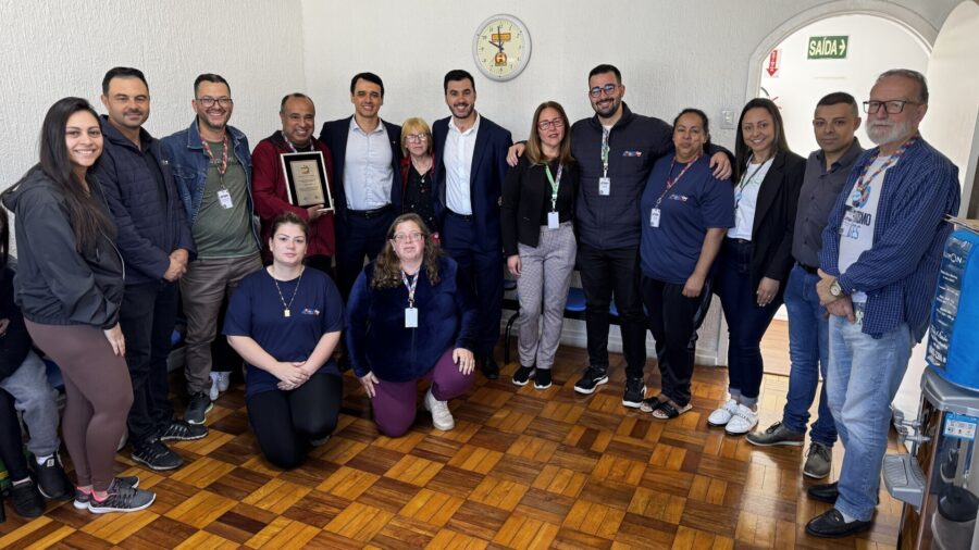 Deputado Marcos da Rosa e os homenageados em Lages. FOTO: Assessoria de Imprensa