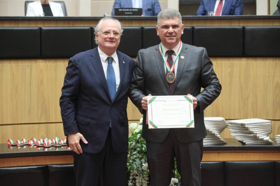 Médico Marcelo Lemos recebe honraria do Parlamento Catarinense