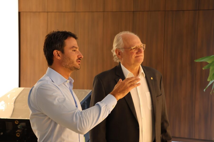 Deputado Dr. Vicente em visita à multinacional Nidec Global Appliance, em Joinville