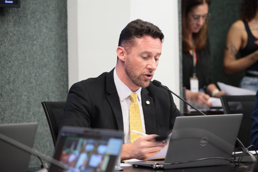 Deputado Fernando Krelling no comando da Comissão de Esportes e Lazer
