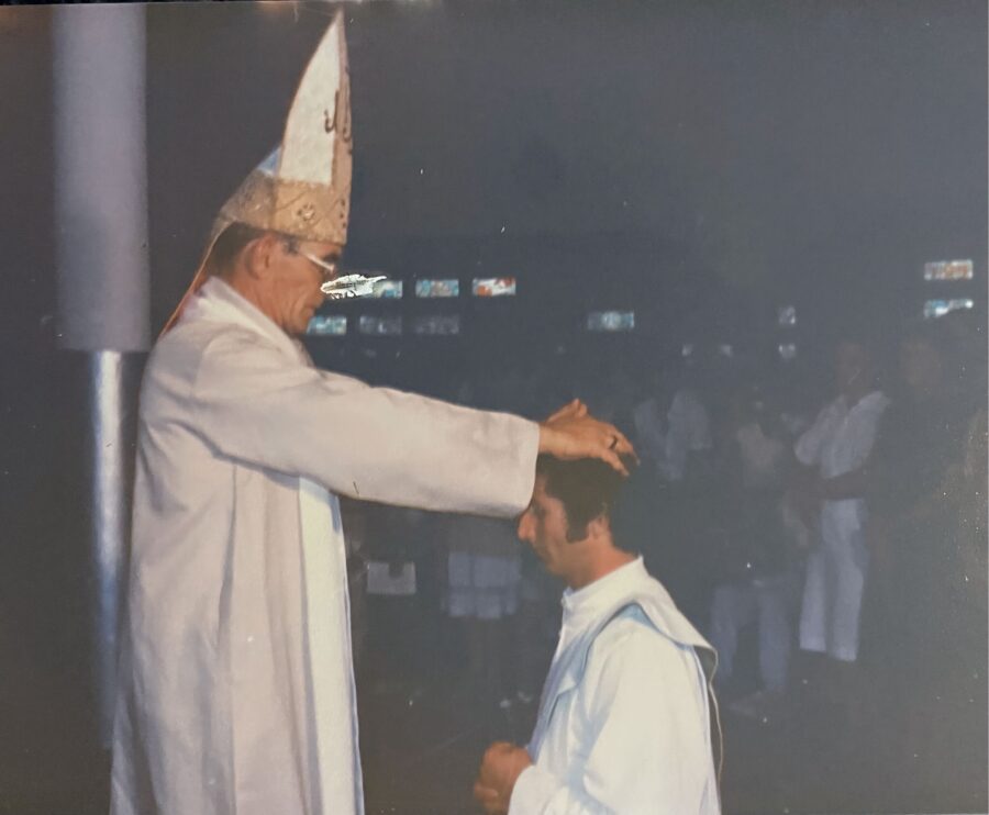 Ordenação por Dom José Gomes em 1975. Foto: arquivo pessoal.