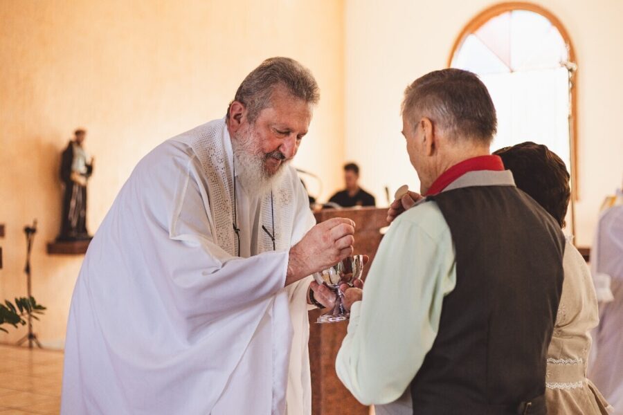Celebrando missa no Oeste catarinense em 2024. Foto: arquivo pessoal.
