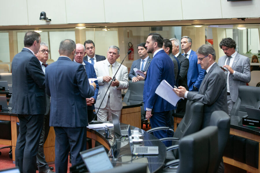 Reuniões de instalação das comissões ocorreram no Plenário Deputado Osni Régis