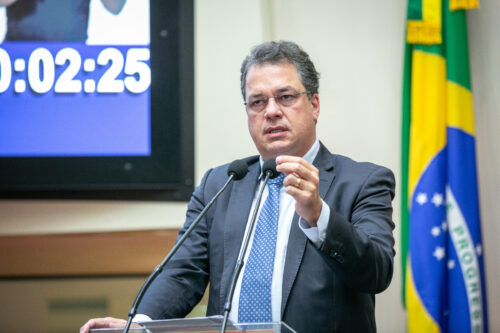 Sessão tem críticas a SED por falta de ar-condicionado nas escolas de SC