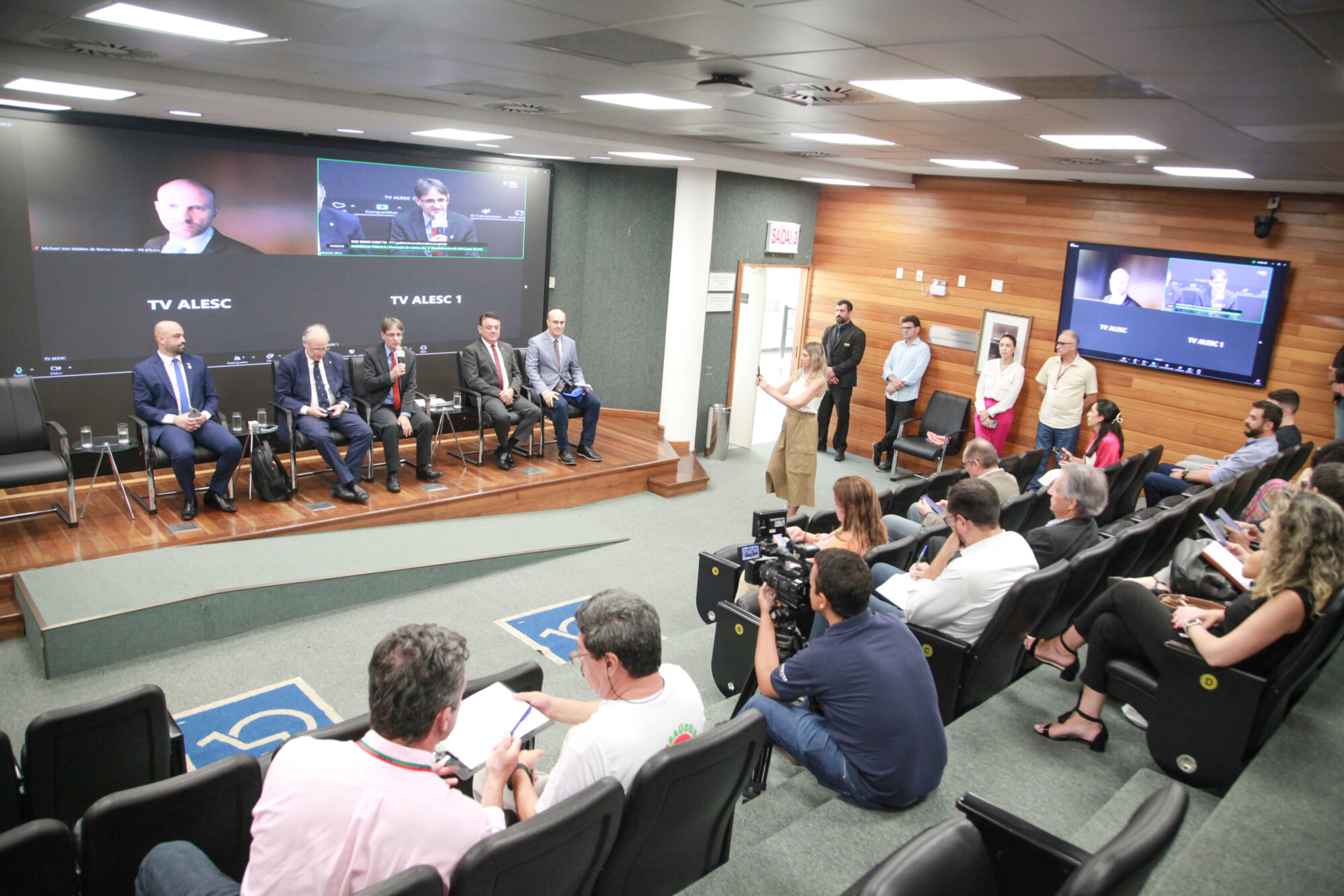-Diogo Demarchi Silva -  Secretário de Estado da Saúde de Santa Catarina - Deputado Dr. Vicente Caropreso (PSDB) 
 - Deputado Neodi Saretta (PT) 	- Deputado Mauricio Peixer (PL)	
 - Deputado José Milton Scheffer (PP)