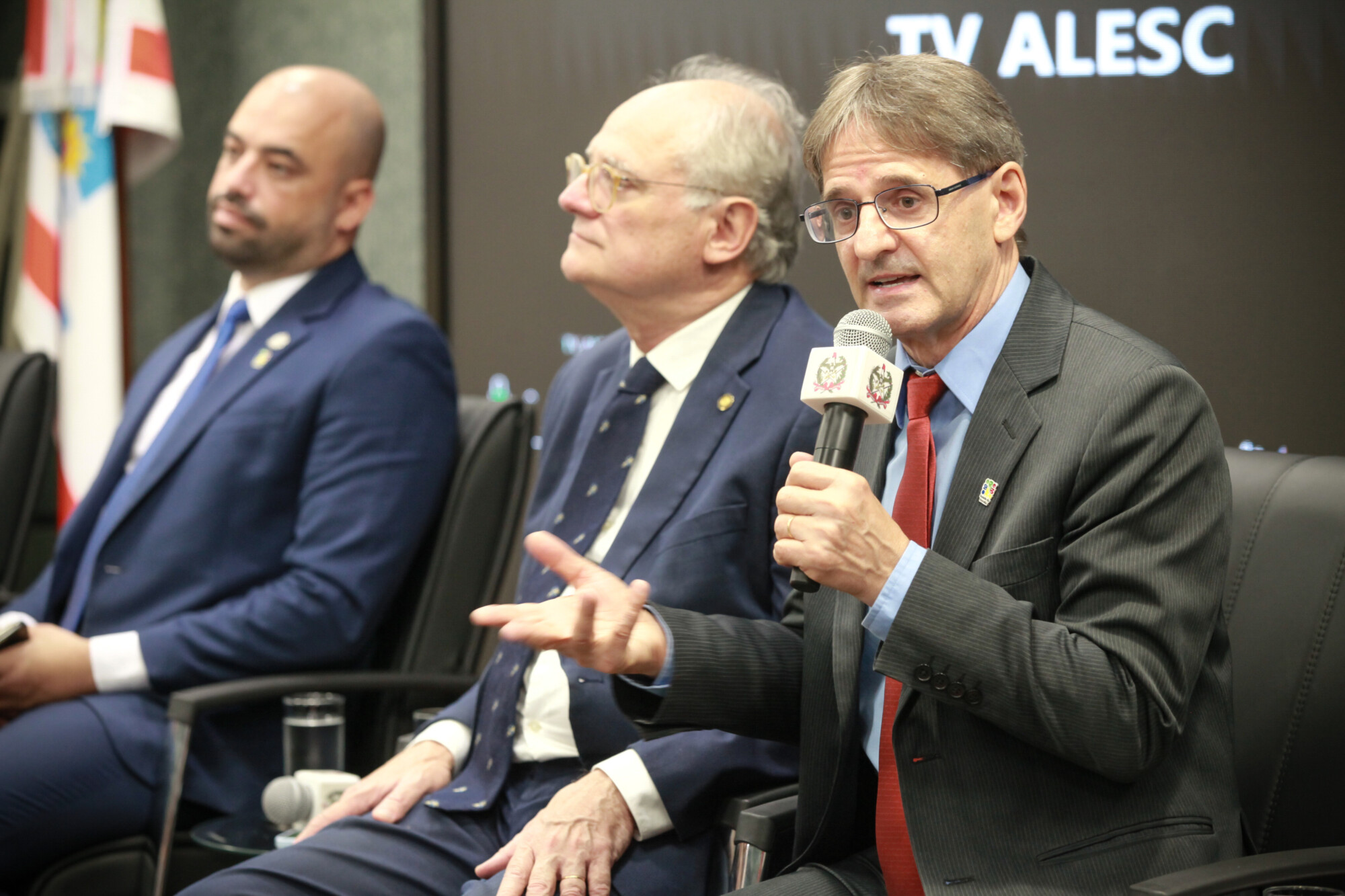 -Diogo Demarchi Silva -  Secretário de Estado da Saúde de Santa Catarina- Deputado Dr. Vicente Caropreso (PSDB) 
 - Deputado Neodi Saretta (PT)