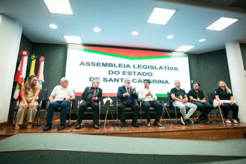 Frente Parlamentar da Apicultura e Meliponicultura é relançada na Alesc