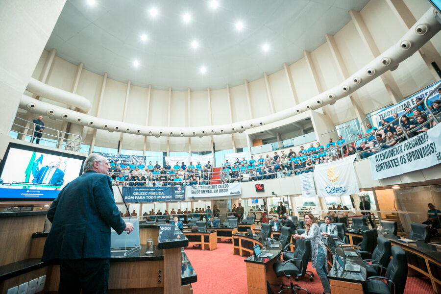 Dr. Vicente defende Celesc pública e cobra melhorias no atendimento aos consumidores
