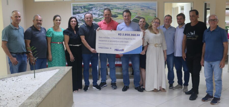 Deputado Rodrigo Minotto e lideranças de Forquilhinha