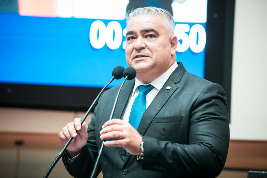 Deputado Sargento Lima.