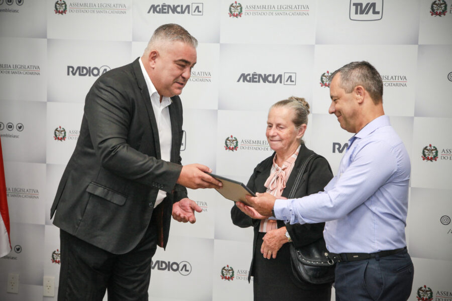 Deputado Sargento Lima e integrantes da Petisqueira do Nelinho