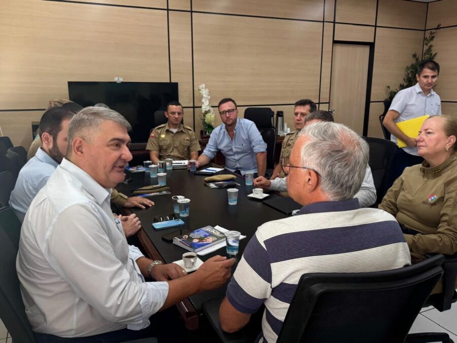 Deputado Antídio Lunelli e lideranças de Jaraguá do Sul