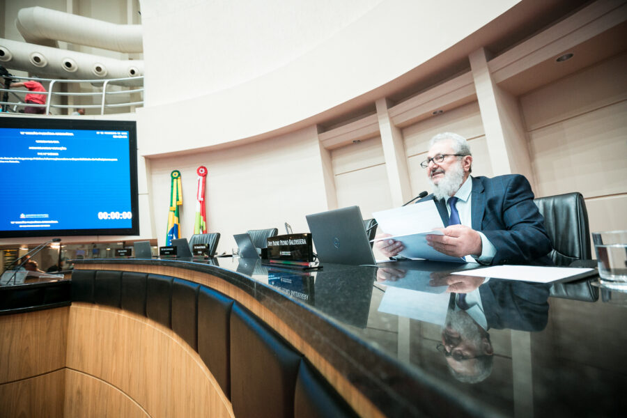 Deputado Padre Pedro presidiu a sessão em que a Intersindical dos Eletricitários se manifestou