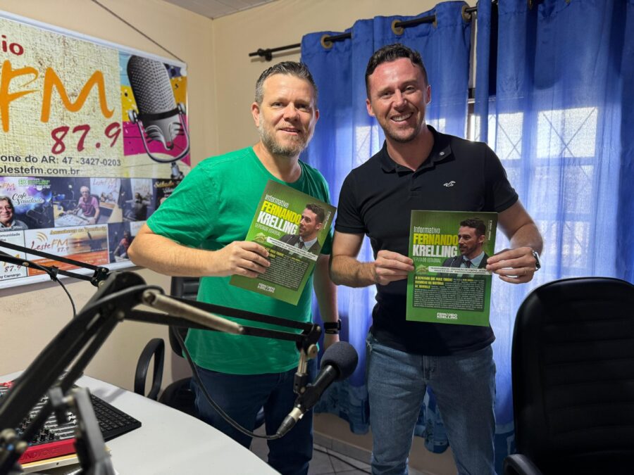 Deputado Fernando Krelling em entrevista a uma rádio de Joinville