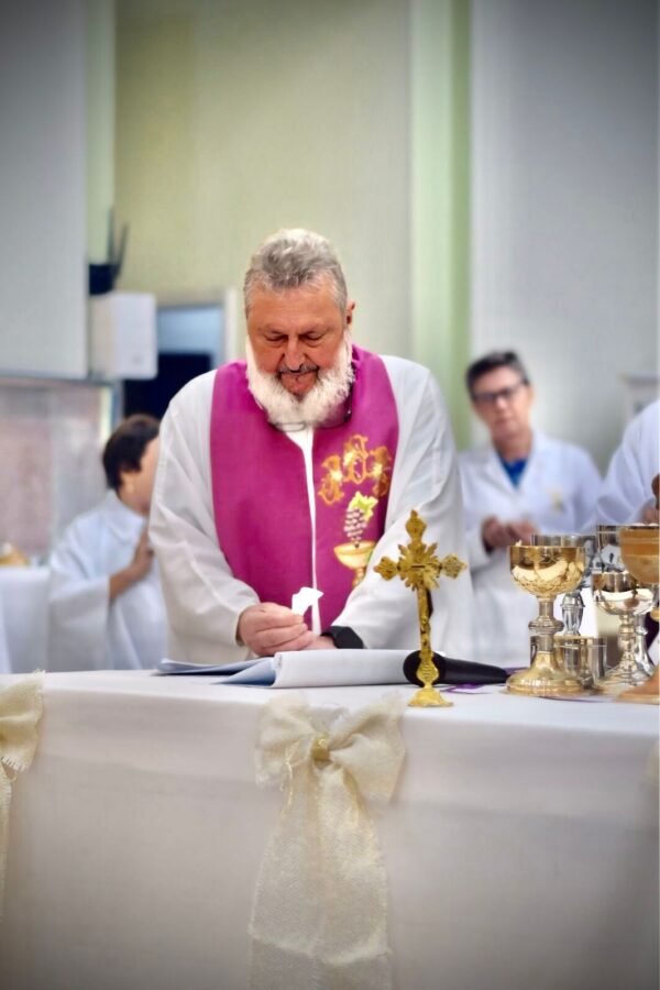 Padre Pedro participa da celebração da missa solene de criação da Arquidiocese de Chapecó FOTOS: Luiz Henrique Mendes/Divulgação