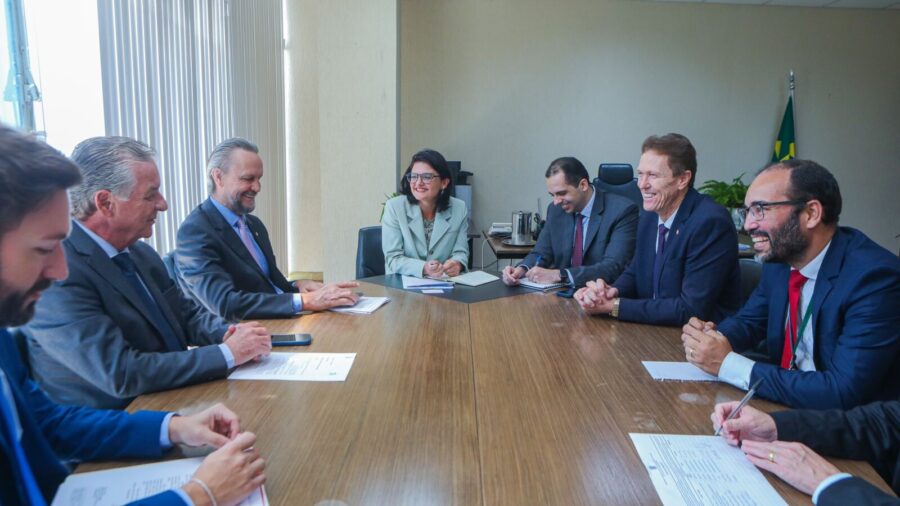 Deputado Volnei Weber em reunião no Ministério do Desenvolvimento, Indústria, Comércio e Serviços