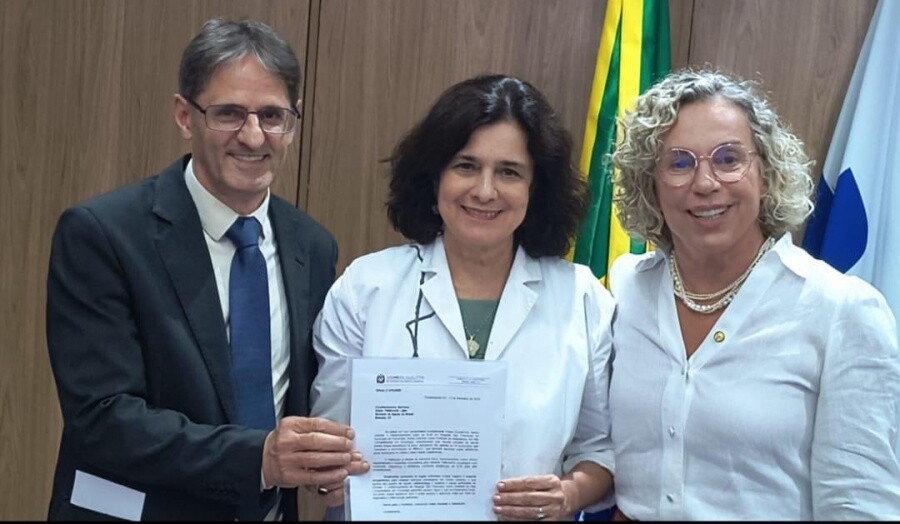 Deputado Neodi Saretta, ministra da Saúde, Nísia Trindade, e deputada federal Ana Paula Lima