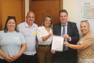 Deputado Rodrigo Minotto e lideranças de Balneário Gaivota