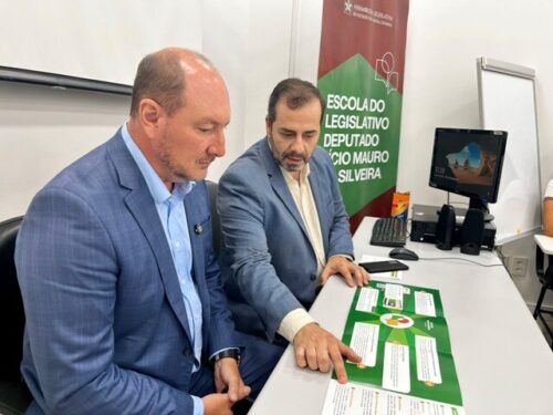 Mauro De Nadal assume compromisso de parceria na gestão da Escola do Legislativo