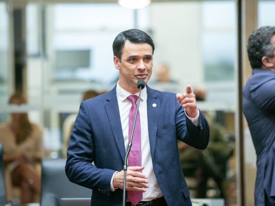 Deputado Marcos da Rosa.