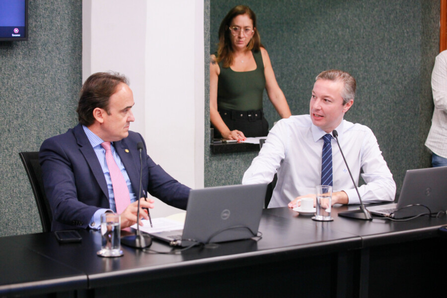 - Deputado Carlos Humberto (PL)
 - Deputado Napoleão Bernardes (PSD)