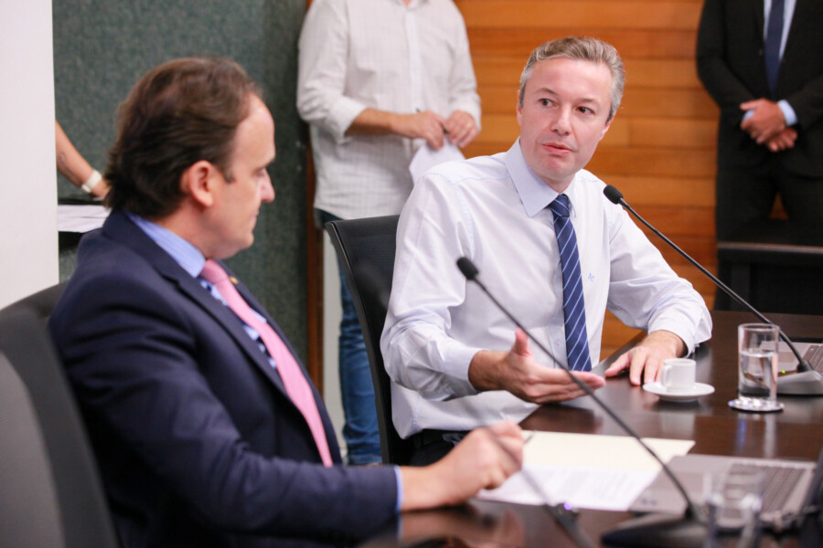 - Deputado Carlos Humberto (PL)
 - Deputado Napoleão Bernardes (PSD)