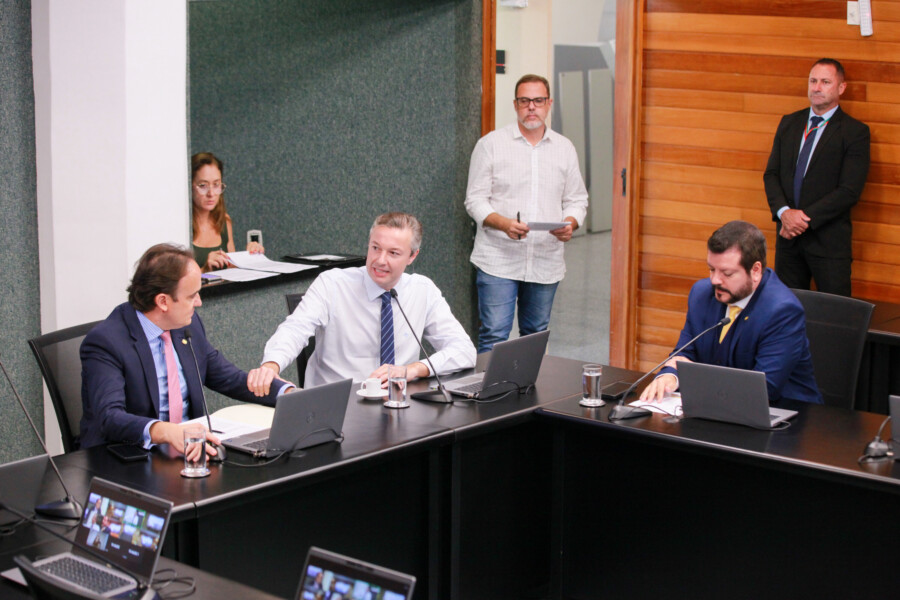 - Deputado Carlos Humberto (PL)
 - Deputado Napoleão Bernardes (PSD) 	
 - Deputado Alex Brasil (PL)