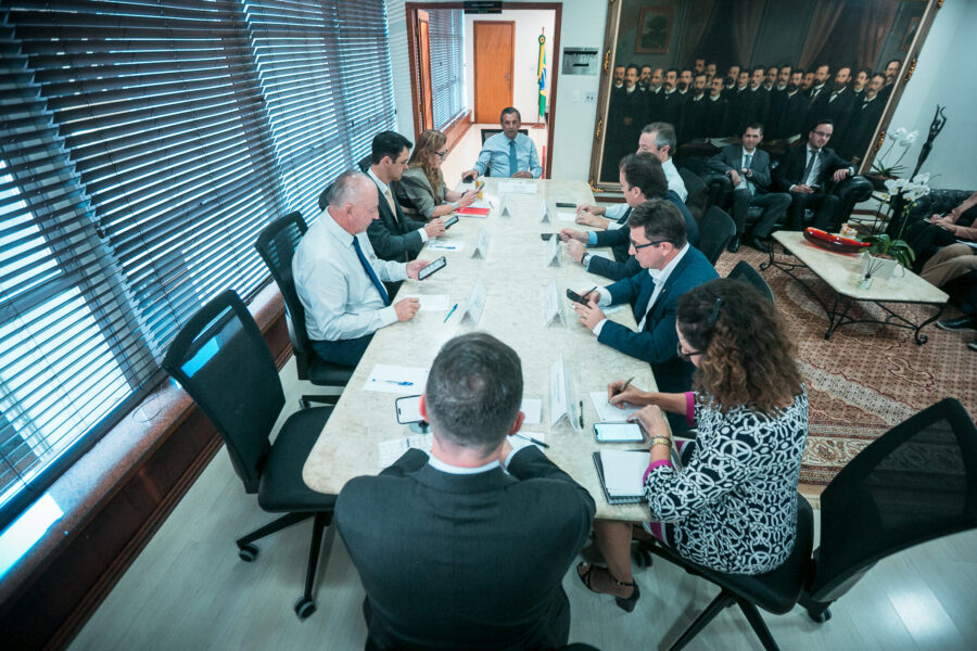 Bancada do Vale do Itajaí em reunião na Presidência