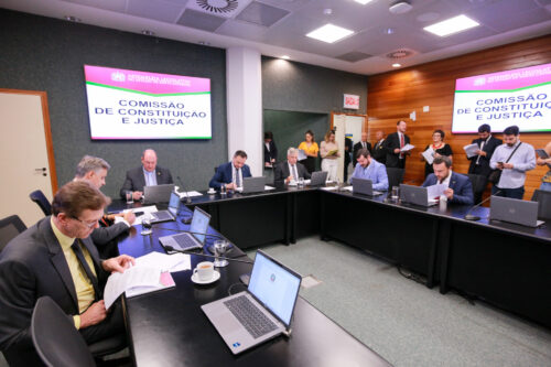 CCJ acata PLs do Executivo sobre reajuste de servidores, hora-plantão e alterações na Polícia Civil