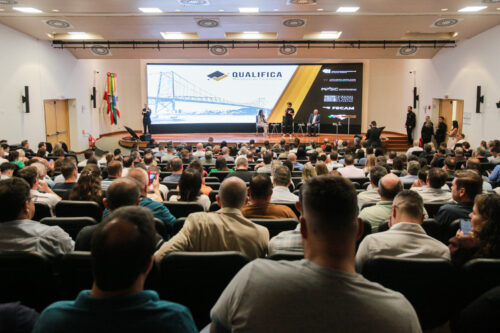 Congresso do Qualifica termina com leitura de carta compromisso