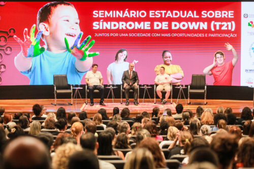 Cerca de 400 pessoas participam do Seminário Estadual Sobre Síndrome de Down no Parlamento