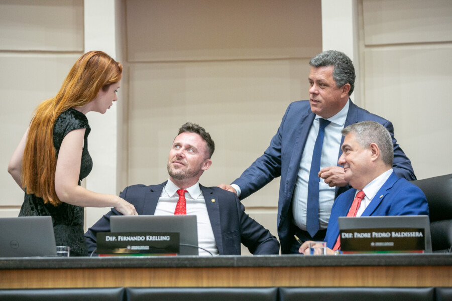 - Deputada Ana Campagnolo (PL)
 - Deputado Fernando Krelling (MDB) 	
- Deputado Ivan Naatz (PL)  - Deputado Antídio Lunelli (MDB)