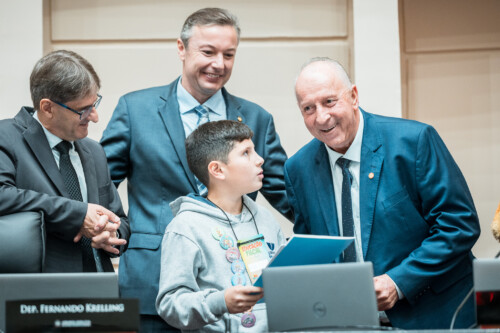 - Deputado Neodi Saretta (PT) 	
 - Deputado Napoleão Bernardes (PSD) 	
 - Deputado Oscar Gutz (PL)