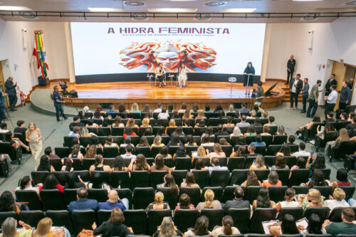 Alesc sedia conferência antifeminista e lançamento de livro de Ana Campagnolo