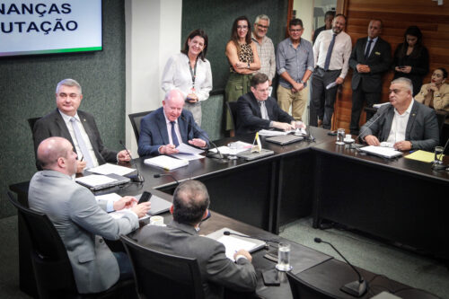 Finanças aprova projeto que altera limite de transferências especiais voluntárias aos municípios