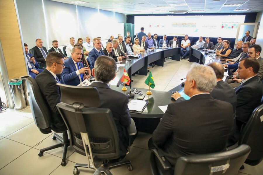 Deputado Altair Silva e lideranças políticas catarinenses em Brasília