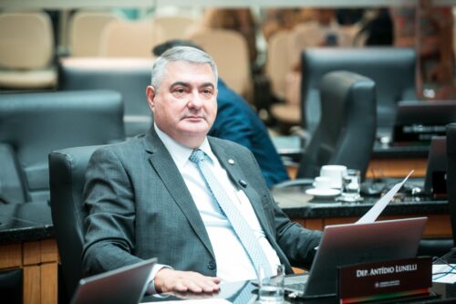 Lunelli solicita reforma urgente da escola Professor Giardini Luiz Lenzi