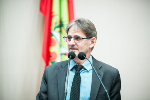 Início da campanha de vacinação contra a gripe é destaque no plenário
