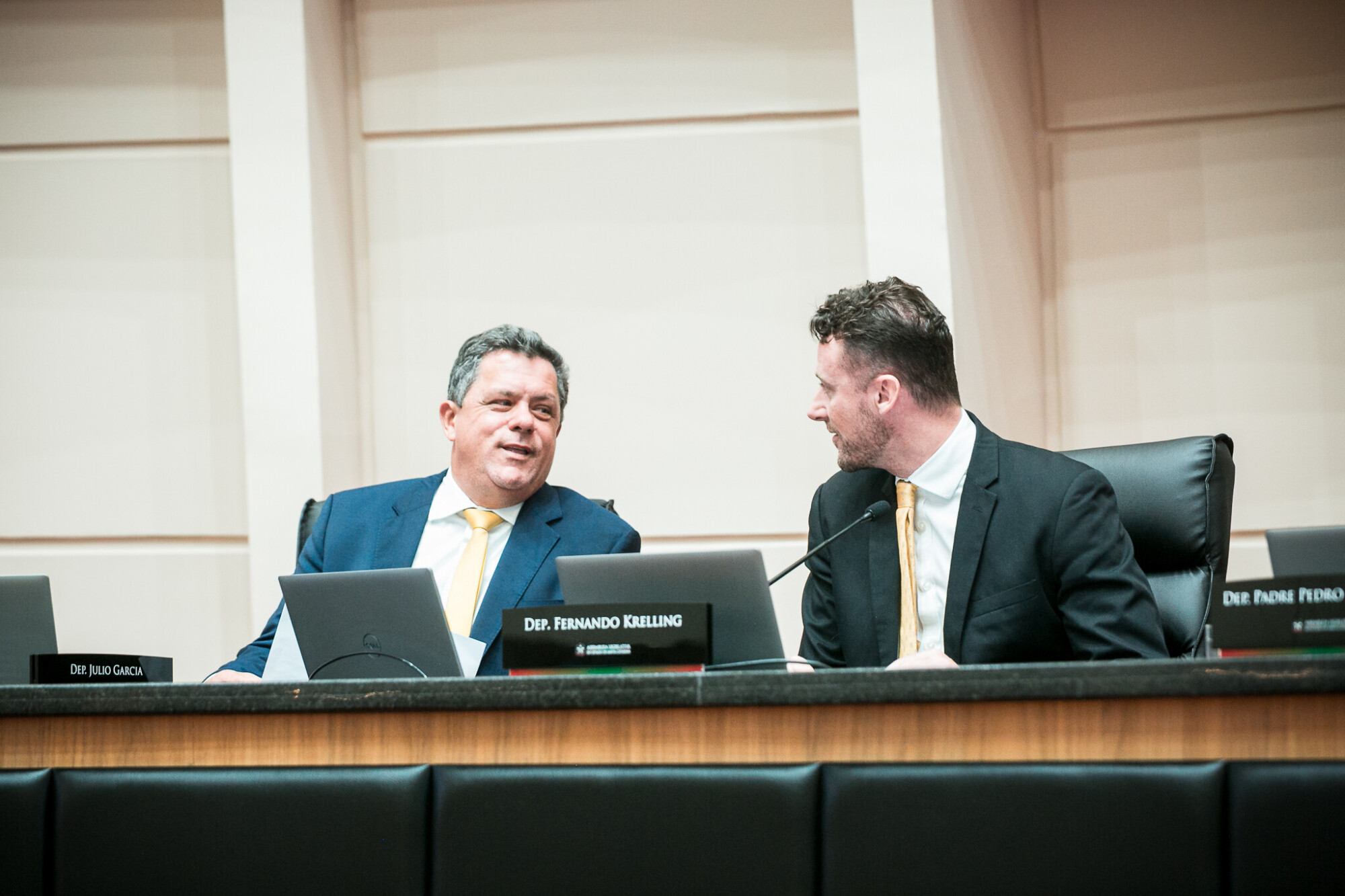 - Deputado Ivan Naatz (PL)- Deputado Fernando Krelling (MDB)