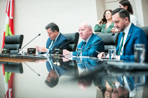 Projeto que incorpora “hora-plantão” na aposentadoria dos servidores da SES segue para o plenário
