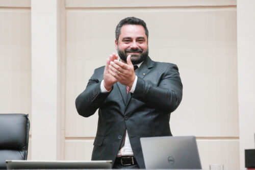 Jeferson Cardozo, de Jaraguá do Sul, toma posse na Assembleia