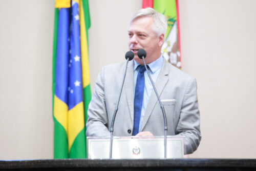Sessão tem crítica à gestão da BR-282 e defesa de projetos contra o câncer