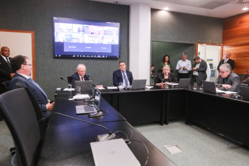 Deliberados PLs de empoderamento de PCDs e normatização de IA na esfera pública