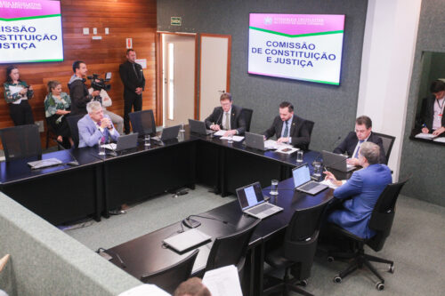 CCJ acata projeto que cria biblioteca digital no estado